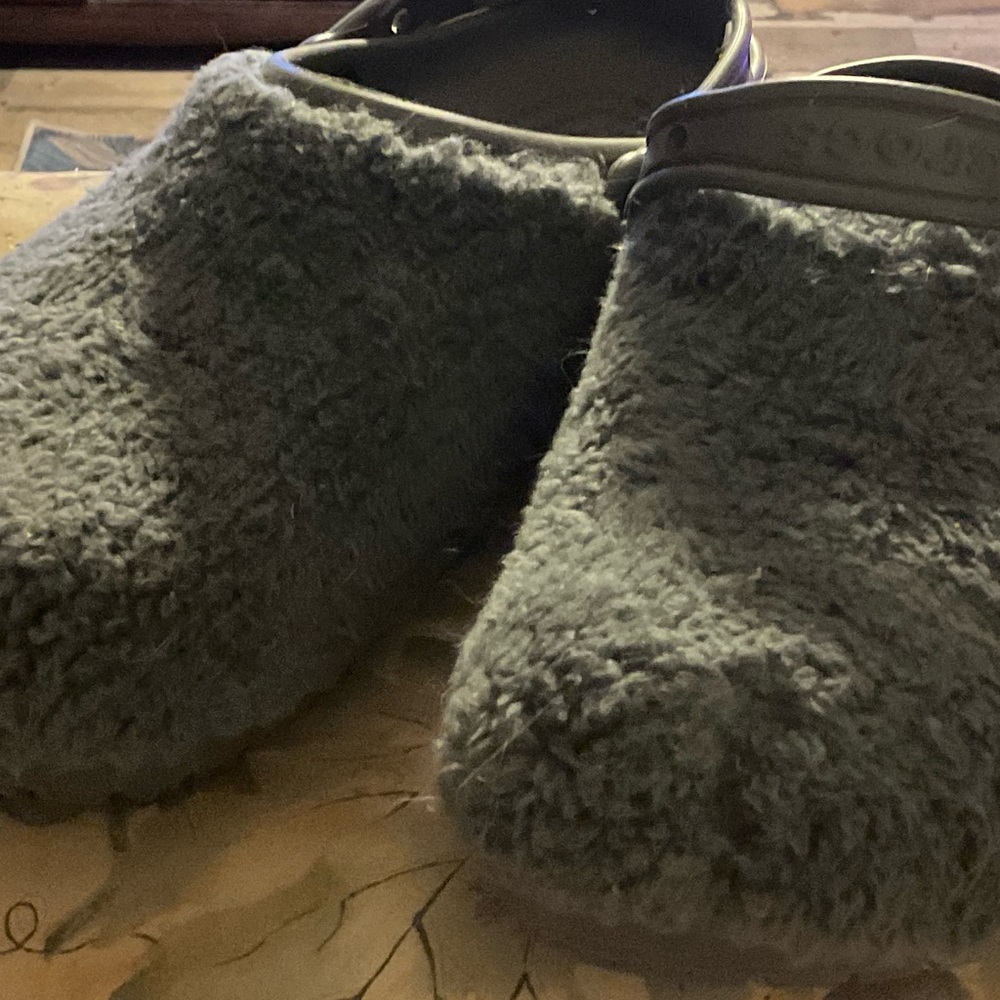 Crocs Cozy Gray Womens Clogs with fuzzy uppers W11/M9